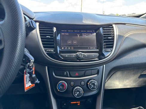 Used 2020 Chevrolet Trax LS FWD image 17