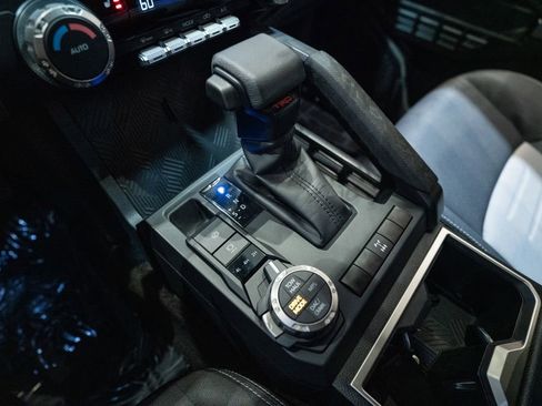 Certified 2025 Toyota Tacoma TRD Off-Road image 32