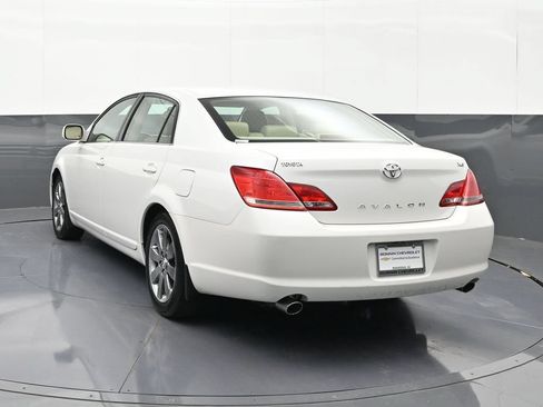 Used 2005 Toyota Avalon XLS FWD image 3