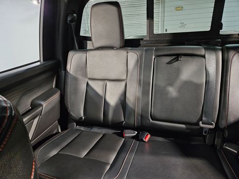 Used 2021 Nissan Titan PRO-4X w/ Pro-4x Convenience Package AWD/4WD image 12