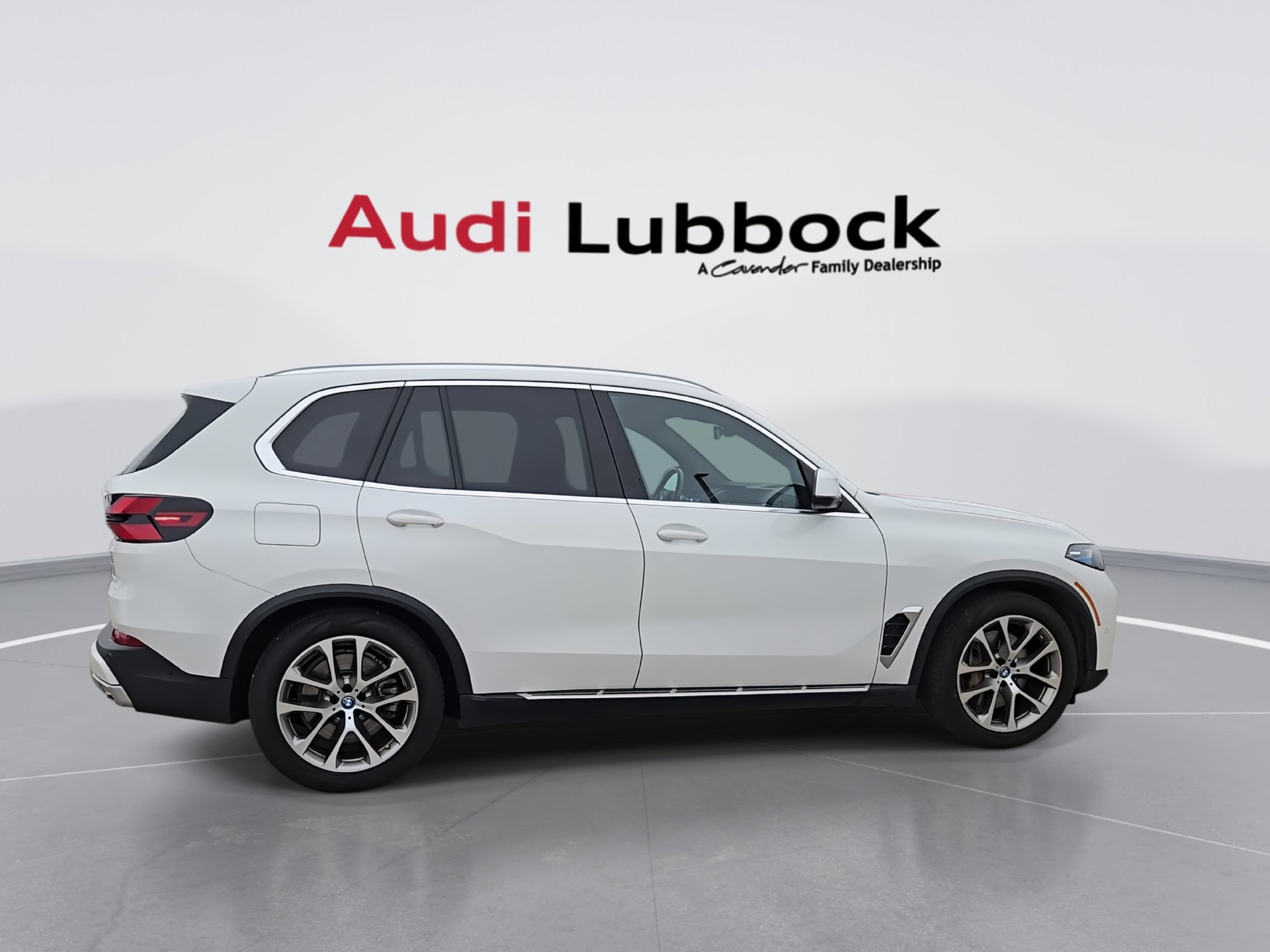 Used 2025 BMW X5 xDrive50e AWD/4WD image 9