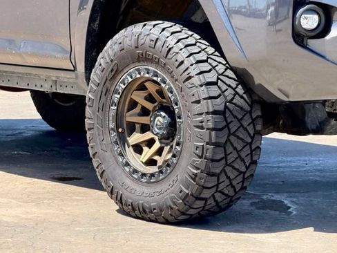 Used 2021 Toyota 4Runner TRD Off-Road Premium w/ Moonroof Package AWD/4WD image 5