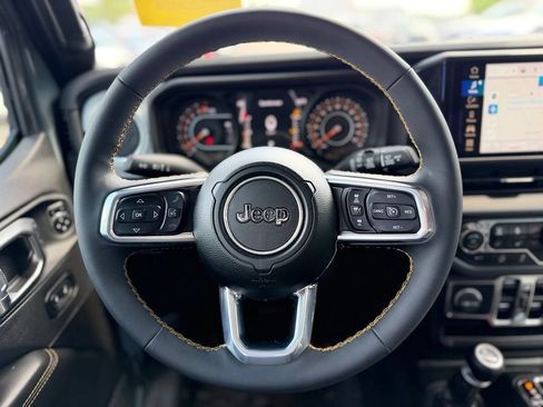 Used 2024 Jeep Wrangler Unlimited Sahara AWD/4WD image 14