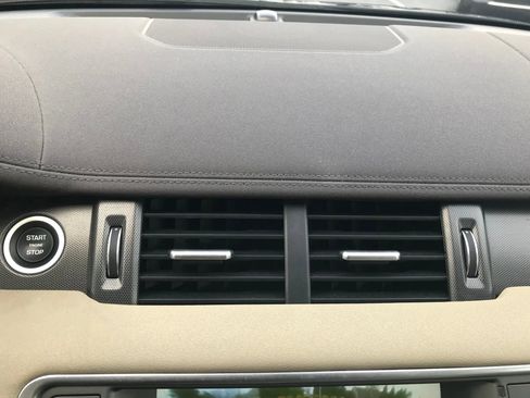Used 2018 Land Rover Range Rover Evoque image 21