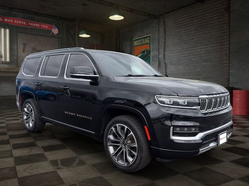 Used 2022 Jeep Grand Wagoneer Series III w/ Rear Seat Video Group 1 image 2
