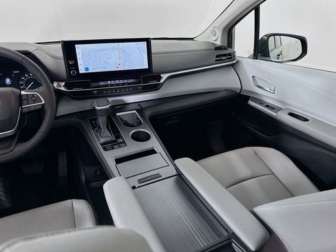 Used 2025 Toyota Sienna XLE w/ XLE Plus Package image 24