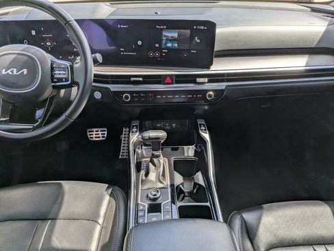 Certified 2025 Kia Sorento SX FWD image 16