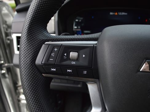 Used 2024 Mitsubishi Outlander SE FWD image 15