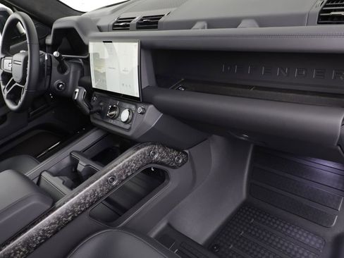 New 2026 Land Rover Defender 110 OCTA AWD/4WD image 26