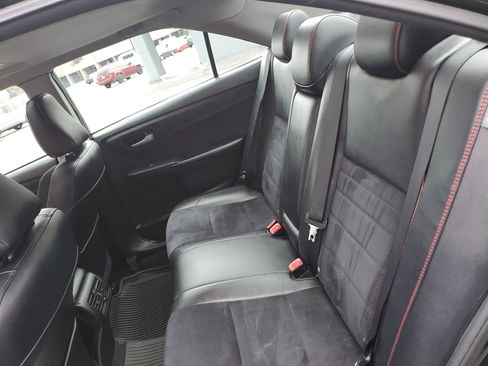 Used 2017 Toyota Camry XSE image 31