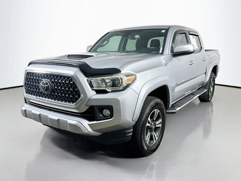 Used 2019 Toyota Tacoma TRD Sport AWD/4WD image 3