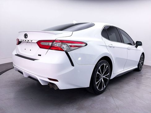Used 2020 Toyota Camry SE w/ Blackout Package FWD image 14