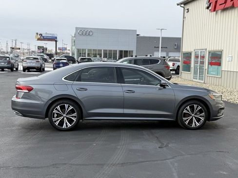 Used 2022 Volkswagen Passat 2.0T SE image 8