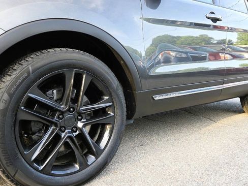 Used 2017 Ford Explorer XLT w/ Equipment Group 202A AWD/4WD image 8