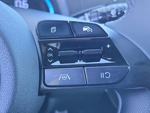 New 2025 Hyundai Elantra Sport FWD image 10
