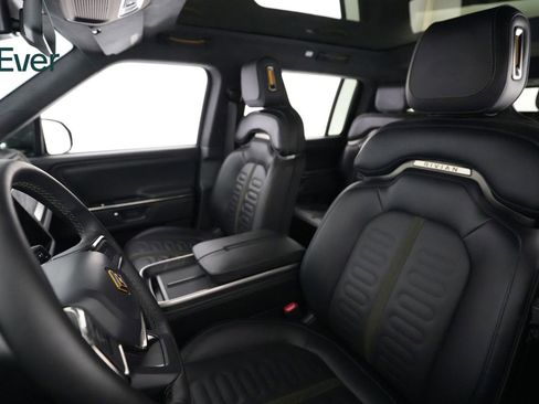 Used 2025 Rivian R1S Adventure image 4