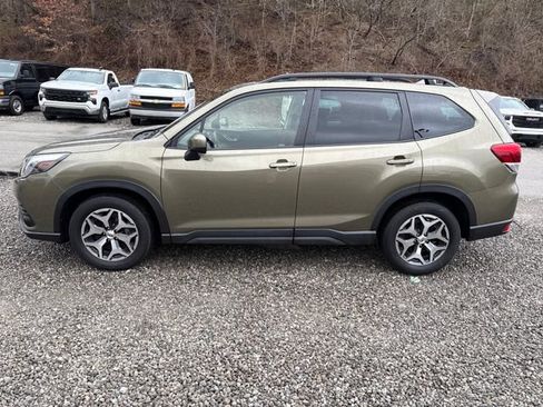 Used 2023 Subaru Forester Premium AWD/4WD image 2