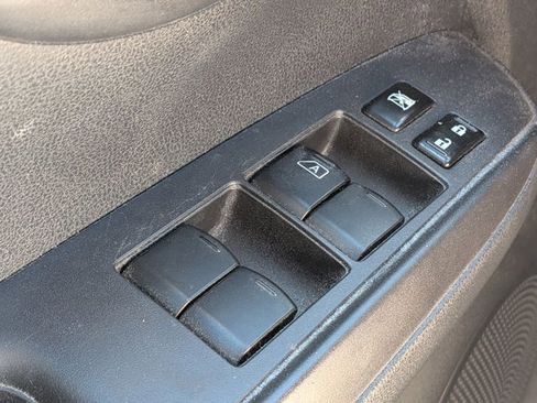 Used 2016 Nissan Versa SV w/ SV Appearance Package FWD image 13