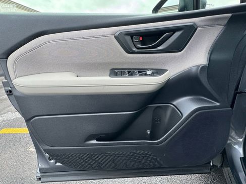 Used 2025 Subaru Forester Premium image 22