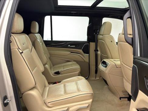 Used 2021 Cadillac Escalade ESV Premium Luxury AWD/4WD image 19