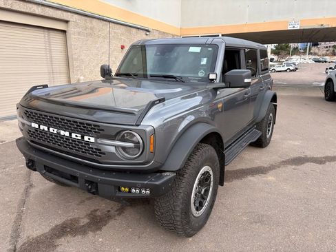 Used 2023 Ford Bronco Badlands image 3