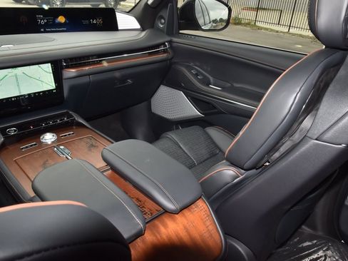 New 2026 Lincoln Navigator L Black Label AWD/4WD image 18