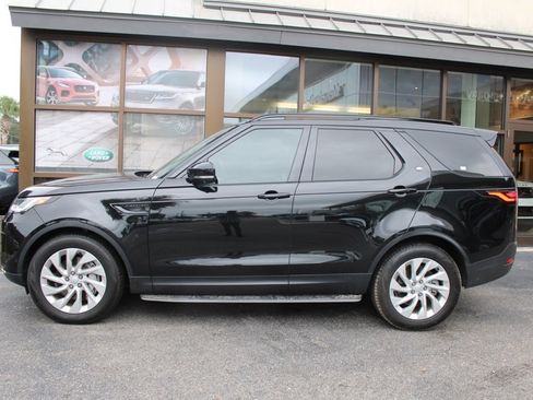 Certified 2025 Land Rover Discovery S image 9