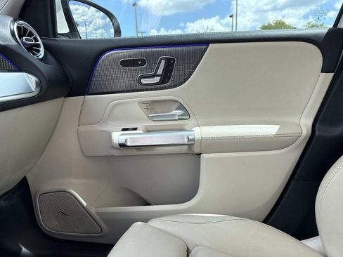 Used 2021 Mercedes-Benz GLB 250 4MATIC image 30