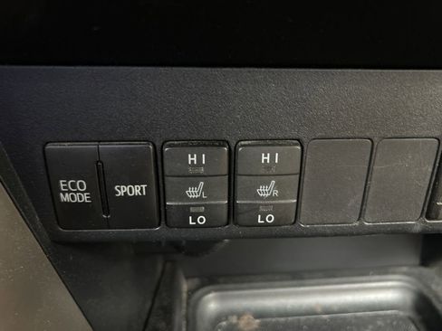 Used 2013 Toyota RAV4 Limited AWD/4WD image 17