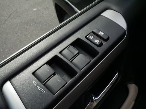 Used 2021 Toyota 4Runner Limited AWD/4WD image 19