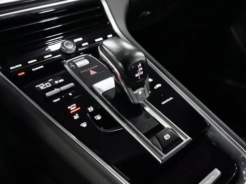 Used 2019 Porsche Panamera RWD image 17