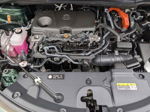 Used 2025 Toyota Sienna Platinum AWD/4WD image 36