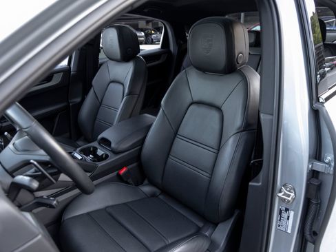Certified 2026 Porsche Cayenne Coupe AWD/4WD image 5
