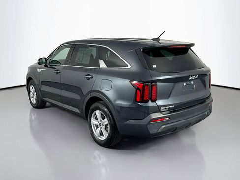 Used 2023 Kia Sorento LX FWD image 5