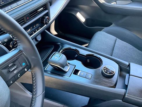 Certified 2025 Nissan Rogue SV AWD/4WD image 15