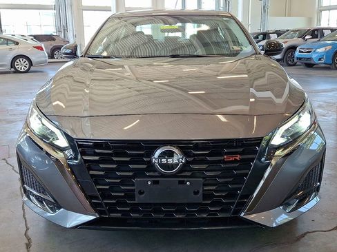 Used 2023 Nissan Altima 2.5 SR AWD/4WD image 5