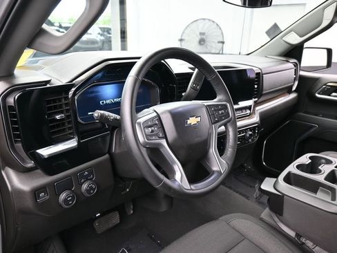 Used 2024 Chevrolet Silverado 1500 LT RWD image 10