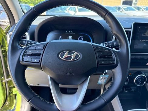 Used 2023 Hyundai Venue SEL FWD image 12