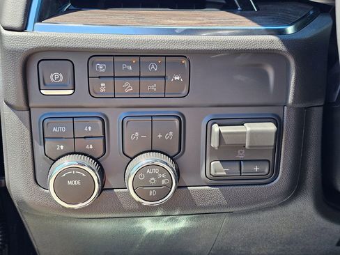 New 2026 Chevrolet Suburban LT w/ Comfort Package AWD/4WD image 26