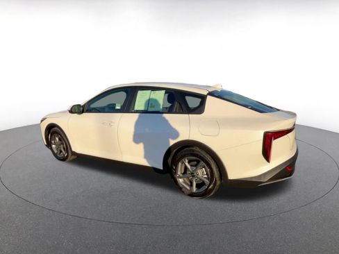 Used 2025 Kia K4 LXS image 10