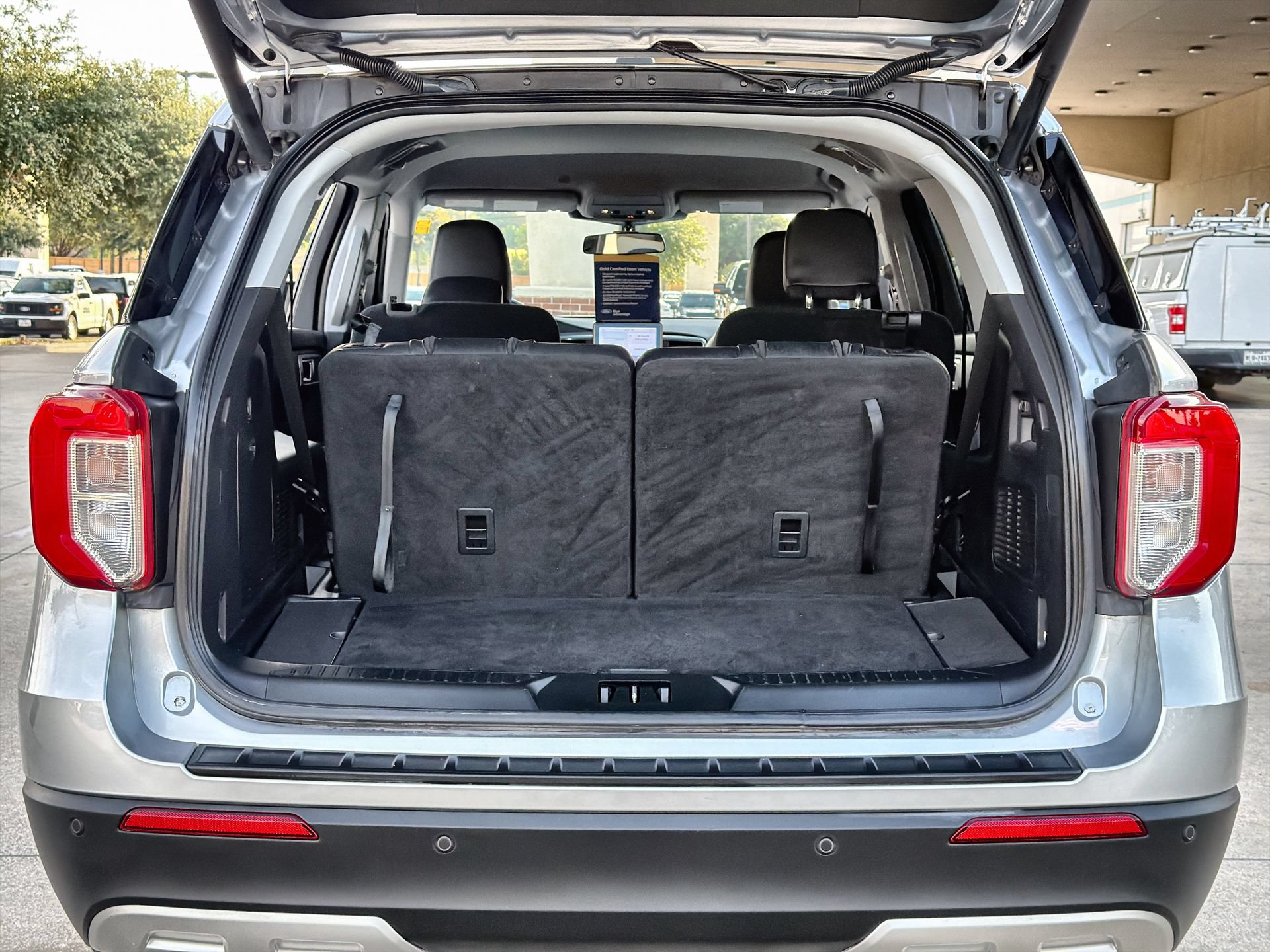 Certified 2021 Ford Explorer XLT w/ Equipment Group 202A RWD image 24