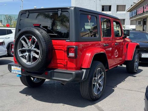 Used 2024 Jeep Wrangler Unlimited AWD/4WD image 14