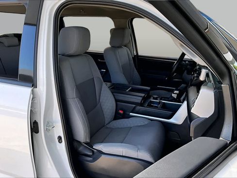Used 2022 Toyota Tundra SR5 w/ SR5 Convenience Package AWD/4WD image 9