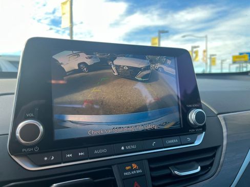 Used 2024 Nissan Altima 2.5 SV image 17