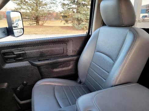 Used 2017 RAM 5500 Tradesman image 11