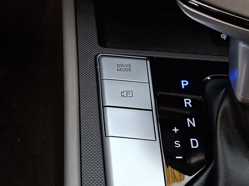 Certified 2025 Hyundai Elantra Sport image 24