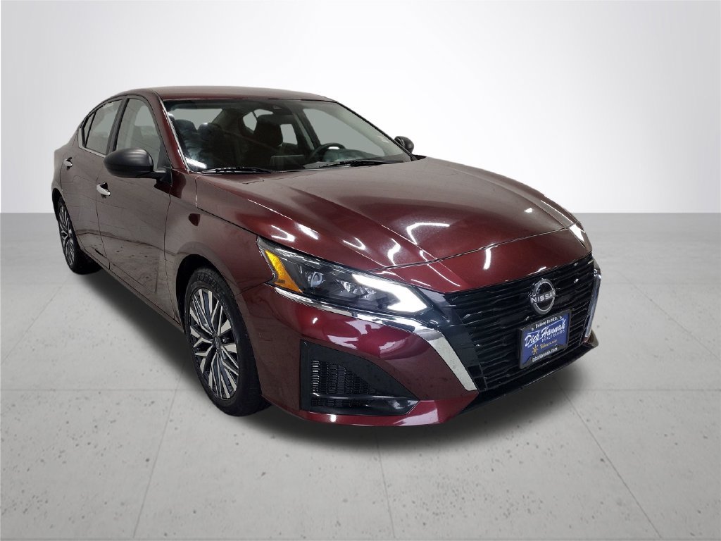Used 2025 Nissan Altima 2.5 SV FWD image 4