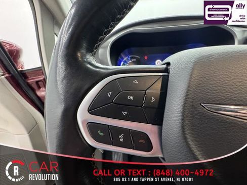 Used 2021 Chrysler Pacifica Touring-L FWD image 22