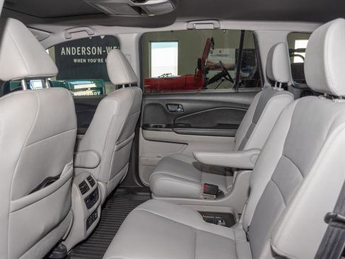 Used 2022 Honda Pilot Touring image 17