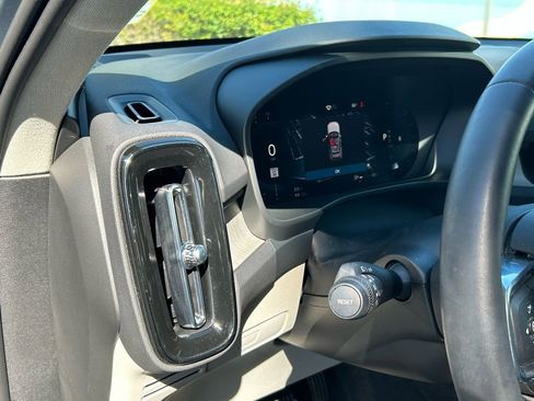 Used 2023 Volvo XC40 B5 Plus w/ Protection Package Premier image 17